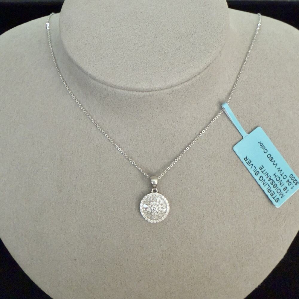 925 Sterling Silver Moissanite 1.04ctw Medallion Pendant & 18in Necklace ~ New
